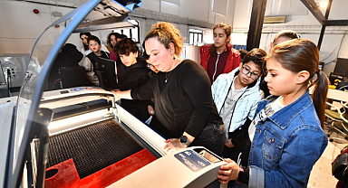 Geleceğin girişimcileri, fikirlerinin temellerini FabrikaLab İzmir'de attı 