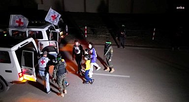 Hamas, İsrail'in ihlallerini gerekçe göstererek rehine serbest bırakma işlemlerini süresiz erteledi