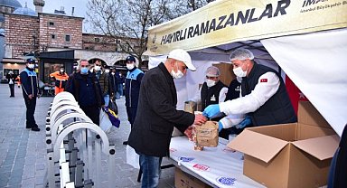 İBB'den Ramazan Dayanışması: İftar çadırlarında 217 bin kişiye sıcak yemek, Kent Lokantalarında 58 bin iftar verilecek
