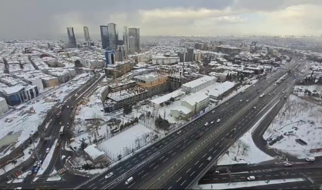 İstanbul'da kar kalınlığı 40 santimetreye ulaştı