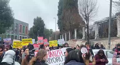 İstanbul Üniversitesi öğrencilerinden yemek zammı protestosu