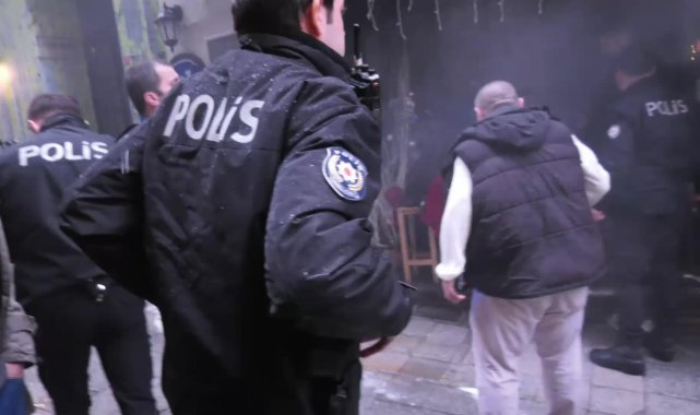 İstiklal Caddesi'nin ara sokağında korkutan yangın
