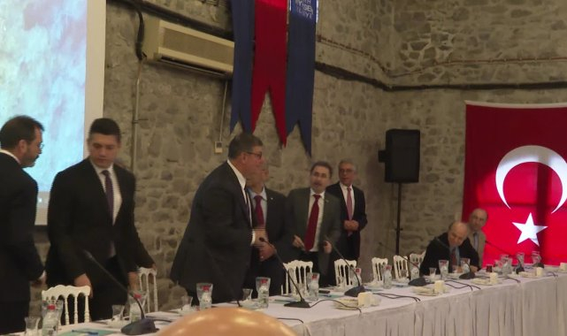 İzmir Büyükşehir Belediye Başkanı Tugay: Yapı stoku problemini halledeceğiz