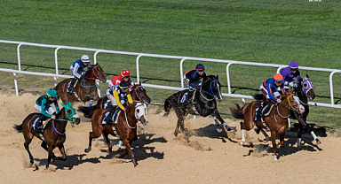 İzmir Büyükşehir Belediye Başkanlığı Koşusu'nu, Wardenclyffe isimli at kazandı
