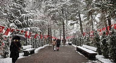 Kar yağışı nedeniyle bazı il ve ilçelerde eğitime bir gün ara verildi