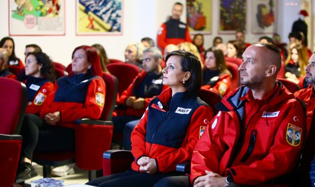 Karabağlar Belediye Başkanı Kınay'dan depremin yıldönümünde AKUT'a ziyaret