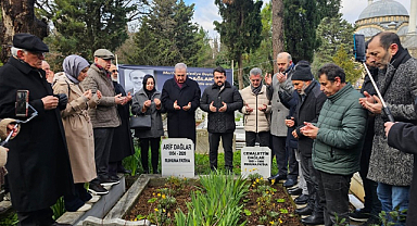 Kartal AK Parti İlçe Başkanlığı, Merhum Belediye Başkanı Arif Dağlar’ı Kabri Başında Andı