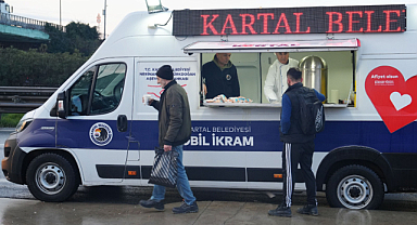 Kartal Belediyesi’nden soğuk kış günlerinde sıcak çorba ve çay ikramı