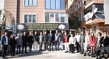 Konyaaltı Belediye Başkanı Cem Kotan kuaförler ile bir araya geldi