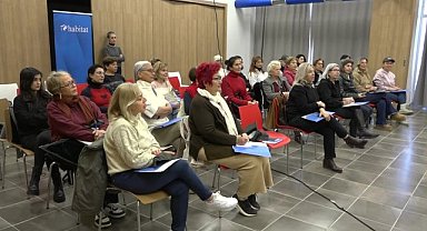 Kuşadası'nda kadınlara yönelik teknoloji okuryazarlığı eğitimi verildi