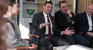 Manisa Büyükşehir Belediyespor Kulübü Kadın Voleybol Takımı'ndan Başkan Ferdi Zeyrek'e ziyaret