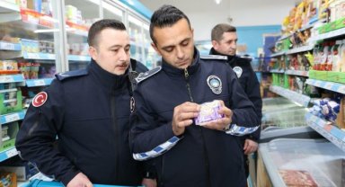 Şehzadeler Belediyesi Zabıta Müdürlüğü ekiplerinden marketlerde denetim
