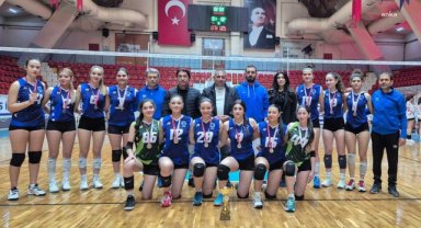 Seyhan Belediyespor Kulübü Genç Kadınlar Voleybol Takımı Adana 2'ncisi oldu 