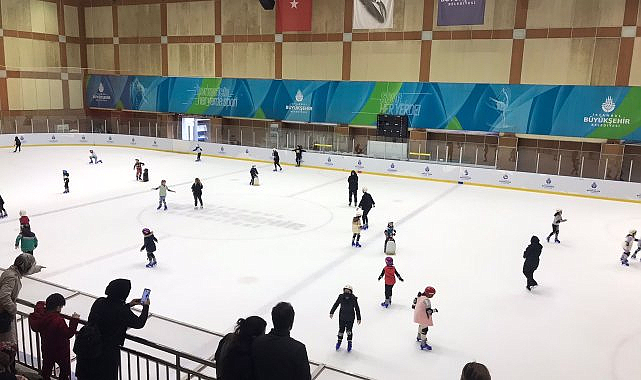 Spor İstanbul'un 'Karneni Getir' etkinliğinde 8 bin çocuk hem eğlendi hem spor yaptı