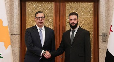 Suriye Geçiş Hükümeti'nin Cumhurbaşkanı Şara, Güney Kıbrıs Rum Yönetimi'nin Dışişleri Bakanı Kombos ile görüştü