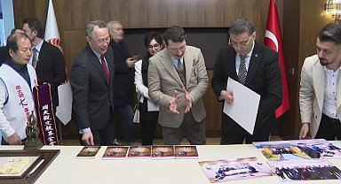 Tayvan Büyükelçisi Huang'tan AK Partili Bayram'a 28. Küresel Yaşam Sevgisi Ödülü