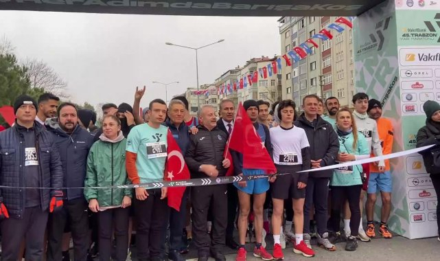 VakıfBank 45'inci Uluslararası Trabzon Yarı Maratonu koşuldu