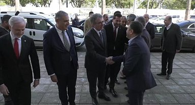 Yalçın Karatepe: "Konteynerde zor şartlarda çalışan Hatay esnafının sorununu görüyoruz, çözümü için çabalıyoruz"