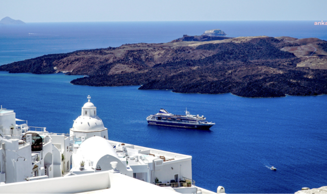 Yunanistan, sismik hareketlilik nedeniyle Santorini adası halkını uyardı