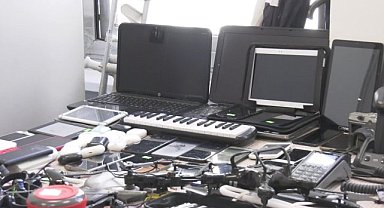 Ankara'da toplu ulaşım araçlarında unutulan binbir çeşit eşya...