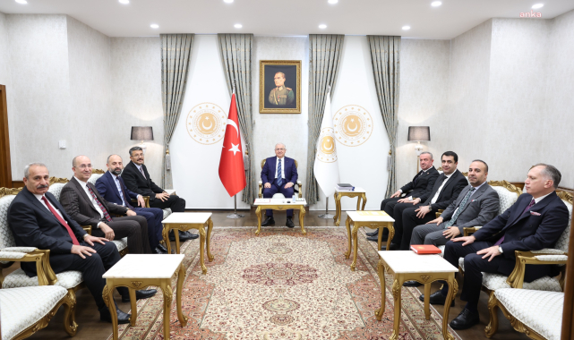 Bakan Güler, Hakkari Valisi Çelik ve beraberindeki Belediye Başkanlarını kabul etti