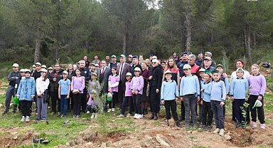 Burhaniye'de fidanlar toprakla buluşturuldu