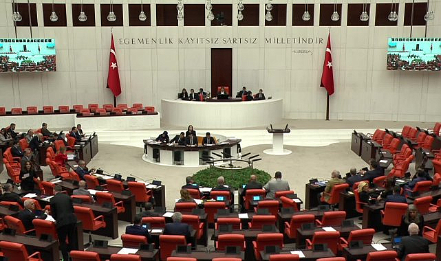 CHP'li Aşkın Genç: 7 yılda etin, ekmeğin fiyatı 10 kat artarken emekli ikramiyeleri sadece 4 kat arttı