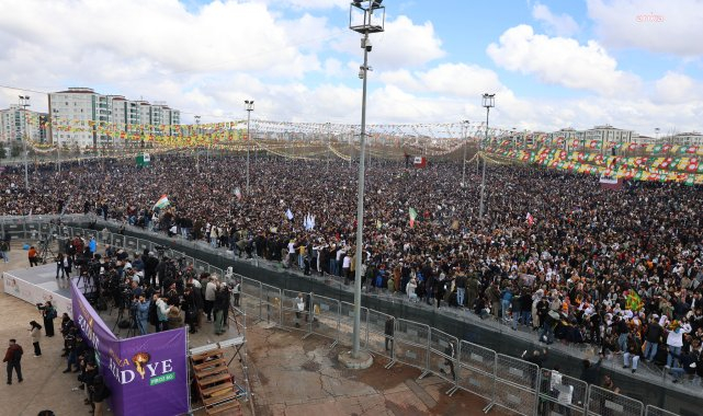 Diyarbakır nevruzuna mesaj gönderen KDP Başkanı Mesud Barzani: "Türkiye'deki barış ve çözüm sürecini destekliyoruz"