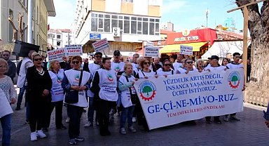 Eskişehir'de emekliler bayram ikramiyesini protesto etti