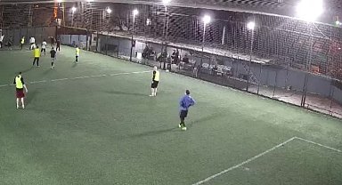 İstanbul'da iki ayrı halı saha maçında fenalaşan 17 ve 20 yaşındaki iki genç hayatını kaybetti