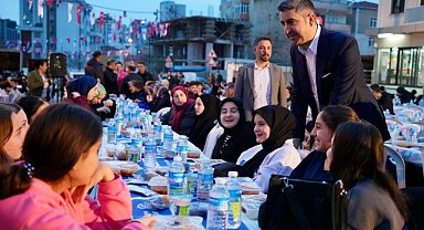 Kartal Belediyesi'nin açık hava sokak iftarları, binlerce vatandaşı aynı sofrada buluşturuyor 