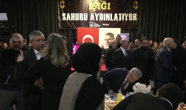 Mansur Yavaş'tan gençlere ilk sahur mesajı: "Sizlerin daha iyi eğitim alabilmesi için her türlü hizmeti vermeye çalışıyoruz"