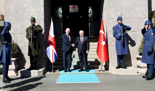 Milli Savunma Bakanı Güler, İngiliz mevkidaşı Healey ile bir araya geldi