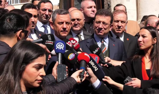 Özgür Özel ve Ekrem İmamoğlu, Hırka-i Şerif Camii'nde birlikte cuma namazı kıldı