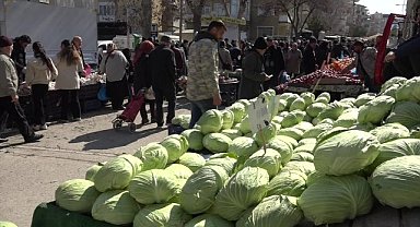 Ramazanın ilk gününde pazarlarda hareketlilik yok, vatandaşlar fiyatlardan şikayet etti