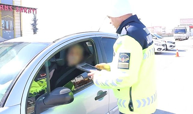 Trafik denetimlerinde son bir haftada toplam 528 bin 511 araca veya sürücüye işlem yapıldı
