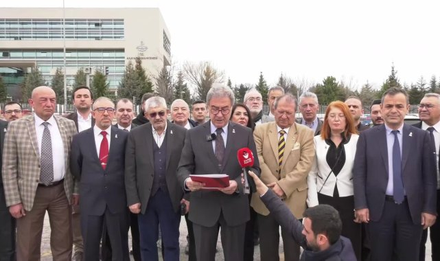 Zafer Partisi'nden Anayasa Mahkemesi önünde Genel Başkan Ümit Özdağ'ın iddianamesinin 65 gündür hazırlanmamasına tepki