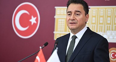 Ali Babacan'dan, Bakan Şimşek'e "rezerv" tepkisi: "Siz rezervleri Cumhurbaşkanı'nın siyasi rakiplerinin tek tek elemesi için mi biriktirdiniz?"