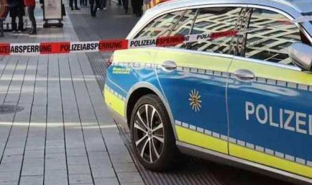 Almanya'da Paskalya tatilindeki silahlı saldırıda iki kişi hayatını kaybetti, saldırganın "firarda" olduğu söylendi