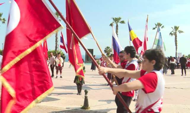 Antalya sokakları dünya çocuklarıyla renklendi