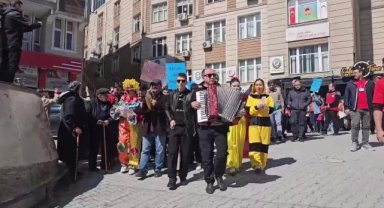 Artvin'de otizm farkındalığı için yürüyüş düzenlendi