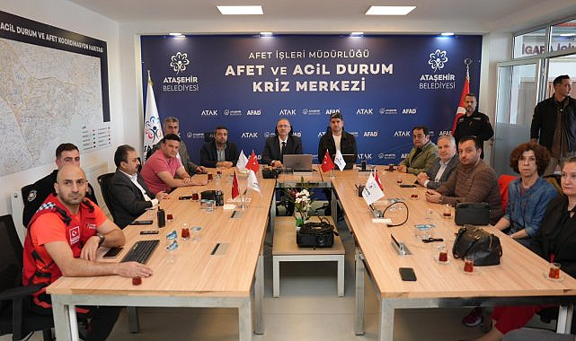 Ataşehir Belediyesi, depremin ardından süreci Afet Koordinasyon Merkezi'nde takip ediyor