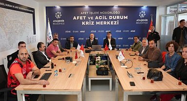 Ataşehir Belediyesi, depremin ardından süreci Afet Koordinasyon Merkezi'nde takip ediyor