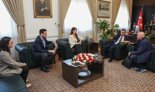 CHP Lideri Özel, 16 yaşında staj yaparken hayatını kaybeden Burak Oğraş'ın ailesiyle görüştü