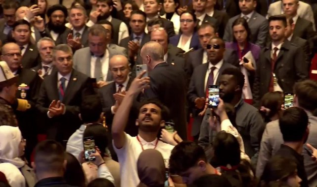 Cumhurbaşkanı Erdoğan: "Türkiye'de toplam 4 milyon 33 bin göçmen var"