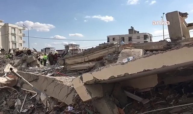 Depremde Adıyaman'da yıkılan Hasoğlu Apartmanı davasında kamu görevlileri ilk kez hakim karşısına çıktı