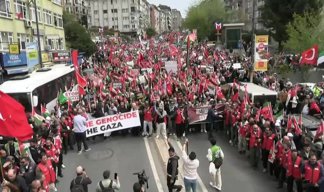 Filistin'e destek için Üsküdar'da destek mitingi düzenlendi: "Bu meydanları doldurmaya, Filistinli kardeşlerimizin yanında olmaya devam edeceğiz"