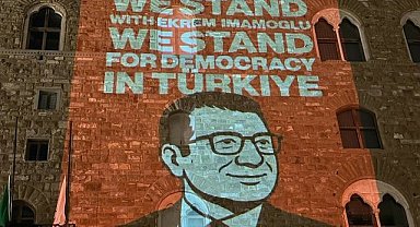 Floransa'nın simge yapılarından Palazzo Vecchio'ya Ekrem İmamoğlu'na destek mesajı yansıtıldı 