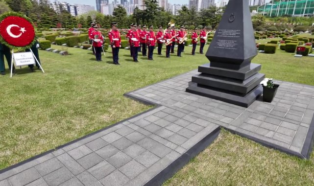 Genelkurmay Başkanı Orgeneral Gürak, Güney Kore'deki şehitliği ziyaret ederek, Türkiye'den götürülen vatan toprağını bıraktı