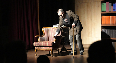 'Işığı Arayan Adam' Oyunu Kartal'da Seyirciyle Buluştu